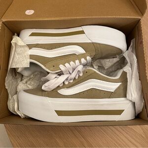 NWT! Women’s Vans Sneakers - size 8.5